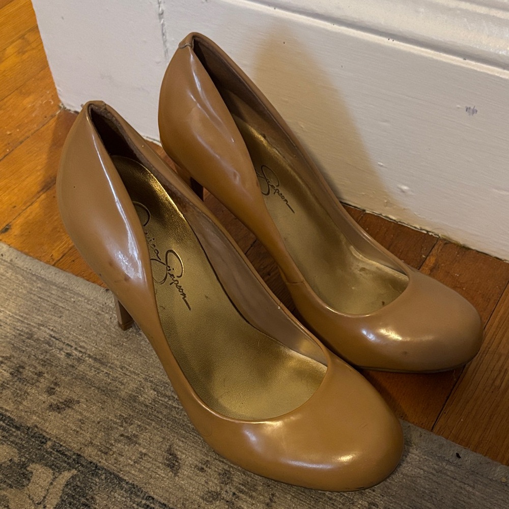 Jessica Simpson Nude Pump